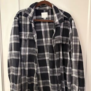 American Eagle Outfitters Black and White Plaid Casual Button Down Shirt
